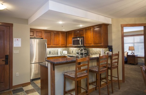 Salt Lake Mountain Resorts Condo | 3322 - Two Bedroom Deluxe Powderhorn Lodge by RedAwning