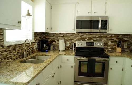 Jasper House | 333 is 5 minutes from the dam with boat launch and tritoon boat for rent.