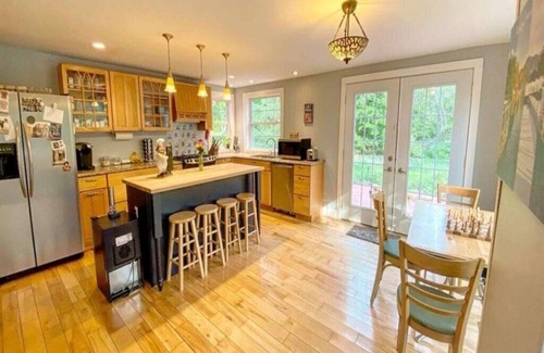 Canton House | 3400 SQ FT House minutes from SLU able to sleep 12 guests