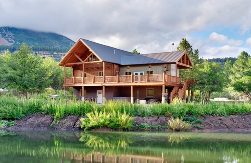Monticello Cabin | 344 m² Cabin ∙ 6 bedrooms ∙ 29 guests