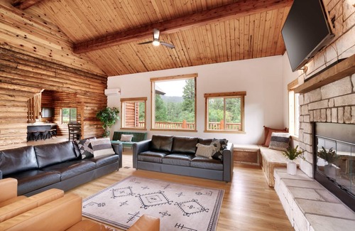 Monticello Cabin | 344 m² Cabin ∙ 6 bedrooms ∙ 29 guests