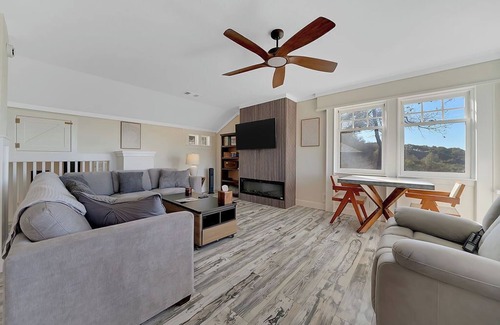 Sutter Creek House | 35 acres with a Charming 2-bedroom house in Sutter Creek with WiFi and AC