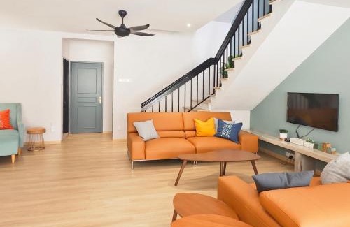 Tanjung Bungah House | 35 BeachHouse Batu Ferringhi 7 Bedroom 7 Bathroom EV friendly