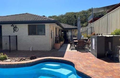 Rainbow Beach House | 35 Rumbalara Avenue Rainbow Beach Pool Aircon Pets Welome
