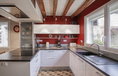 Saint-Cyr-en-Bourg House | 350 m² House ∙ 5 bedrooms ∙ 13 guests