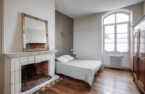 Saint-Cyr-en-Bourg House | 350 m² House ∙ 5 bedrooms ∙ 13 guests