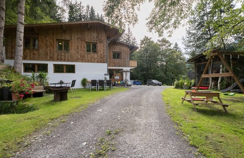 Silbertal House | 350 m² House ∙ 1 bedroom ∙ 30 guests