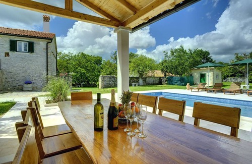 Rojnici House | 350 m² House ∙ 7 bedrooms ∙ 16 guests