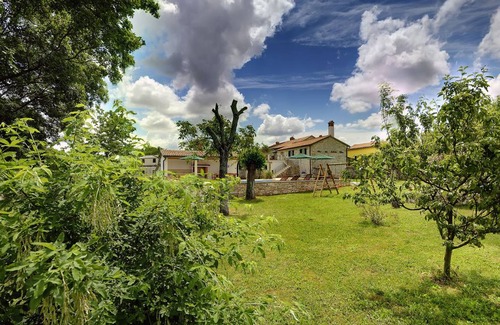 Rojnici House | 350 m² House ∙ 7 bedrooms ∙ 16 guests