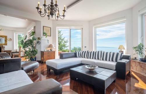 Zurkovo Villa | 350 m² Villa ∙ 1 bedroom ∙ 8 guests