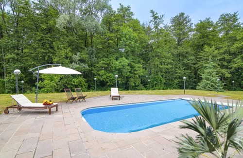 Corgeno Villa | 350 m² Villa ∙ 3 bedrooms ∙ 8 guests