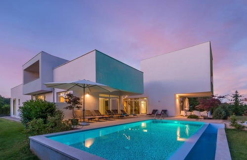 Municipality of Zminj Villa | 350 m² Villa ∙ 4 bedrooms ∙ 12 guests