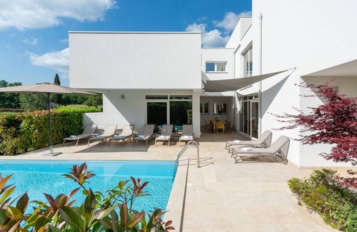 Municipality of Zminj Villa | 350 m² Villa ∙ 4 bedrooms ∙ 12 guests