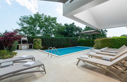 Municipality of Zminj Villa | 350 m² Villa ∙ 4 bedrooms ∙ 12 guests