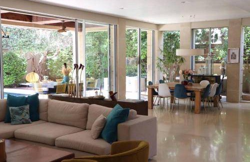 Herzliya Pituach Villa | 350 m² Villa ∙ 6 bedrooms ∙ 12 guests
