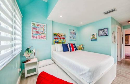 Twin Lakes Apartment | 350A Waterfront Oasis with hot tub