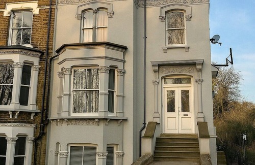 Harringay House | 356 Manor House Central London Room 1