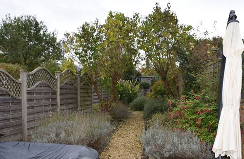 Tiddington Cottage | 36 BLUE BELL COTTAGE, pet friendly, with hot tub in Tiddington