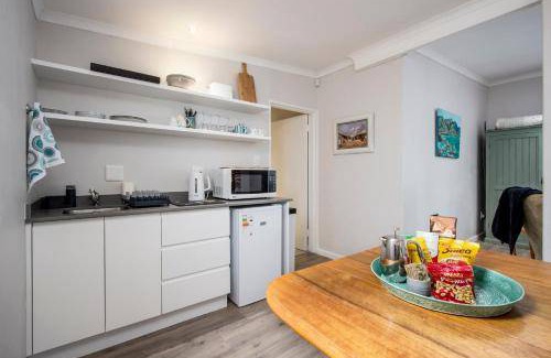 Hermanus City-Centre Apartment | 36 m² Apartment ∙ 1 bedroom ∙ 2 guests