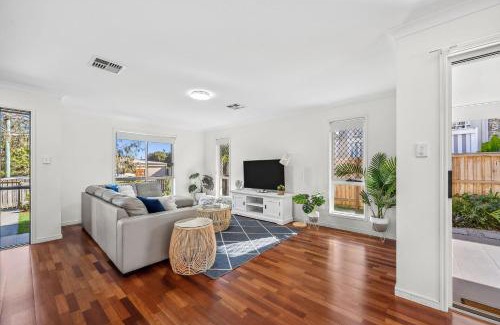 Marcoola House | 36 Petrie Avenue