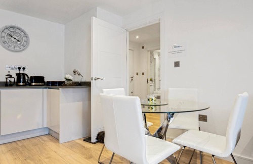South Ruislip Apartment | 360 HA4 StMartins 10 - St Martins 2 Bedroom & 1 Bathroom Apt. 10 - Ruislip