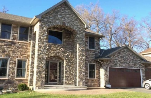 Champlin House | 3600 sq ft Home with 1 King, 3 Queens, 2 full beds in a safe, quiet neighborhood