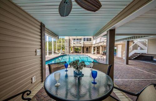 Mid Island House | 369 m² House ∙ 1 bedroom ∙ 14 guests
