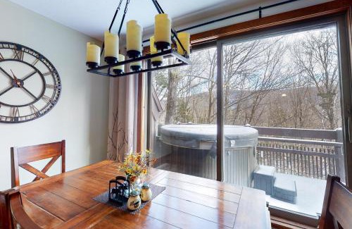 Plymouth House | 375 Hawk Spur