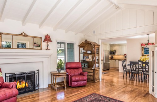 Hatton Fields House | 3757 Garden House Sanctuary ~ Private, Fenced Yard