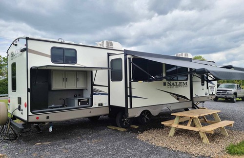 Huntingdon House | 37ft Camper