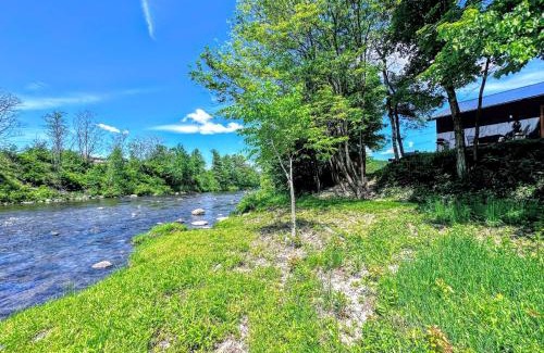 Littleton House | 37PA Superbly appointed riverfront home in LIttleton Skiing hiking firepit wif