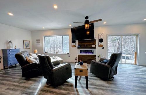 Littleton House | 37PA Superbly appointed riverfront home in LIttleton Skiing hiking firepit wif