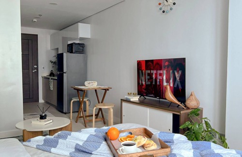 Lahug Apartment | 38 Park Avenue Chic Luxe Haven Skyline Studio New