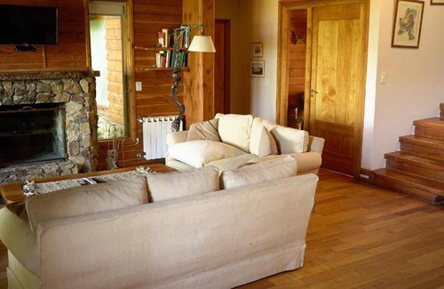 Angostura House | 380 m² House ∙ 4 bedrooms ∙ 10 guests