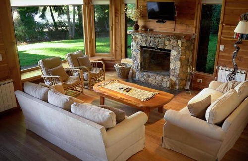 Angostura House | 380 m² House ∙ 4 bedrooms ∙ 10 guests