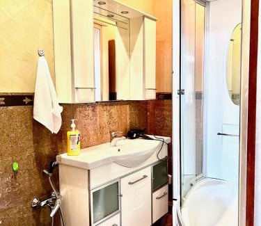 Nur-Sultan Apartment | 390 Теплые и уютные апартаменты с прекрасным видом на Байтерек с 2 большими кроватями с 2 санузлами