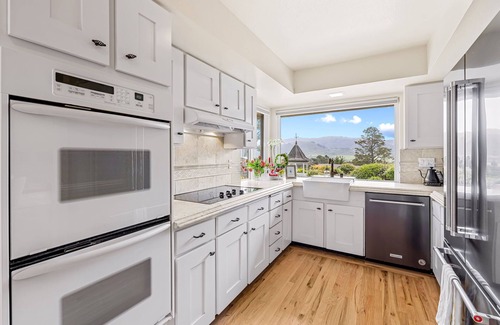 Hatton Fields House | 3971 La Sieste - Beautiful Garden, Mountain Views