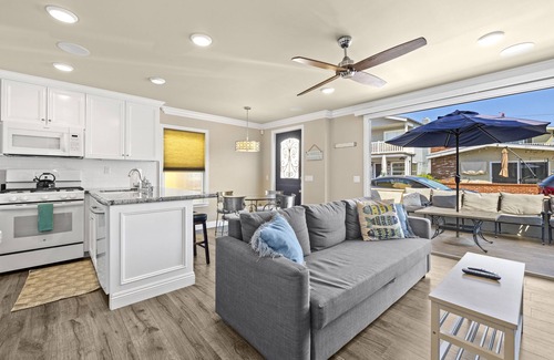 West Newport House | 39th St Beach House - Steps to Sand - Air-Conditioning, Bikes and beach gear!