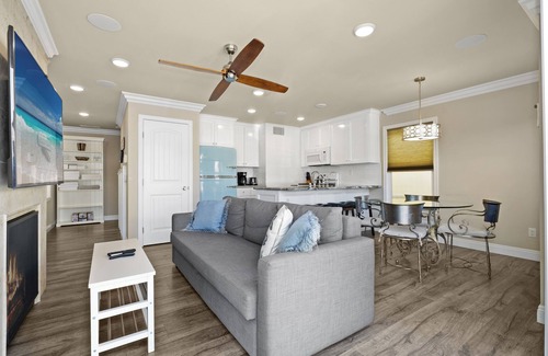 West Newport House | 39th St Beach House - Steps to Sand - Air-Conditioning, Bikes and beach gear!