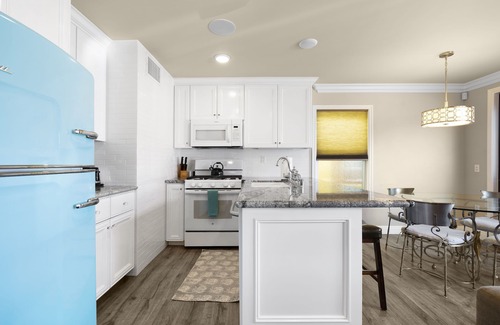 West Newport House | 39th St Beach House - Steps to Sand - Air-Conditioning, Bikes and beach gear!