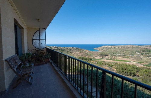 Xaghra Apartment | 3B Panoramic Valley & Beach View