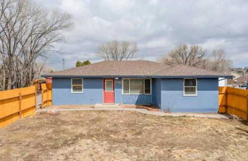 Southeast Colorado Springs House | 3BD Dog Friendly Mid-Term & Corporate Rental