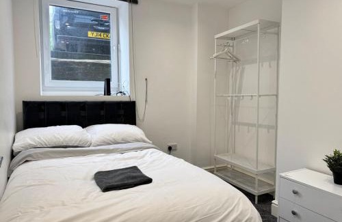 Birkenhead Apartment | 3BD Modern Home with Free Private Parking