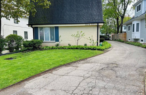 Lake Forest House | 3BD Townhome Downtown Lake Forest