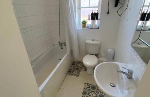 Maidstone House | 3bed Maidstone Stay - Wifi, Parking, London Access