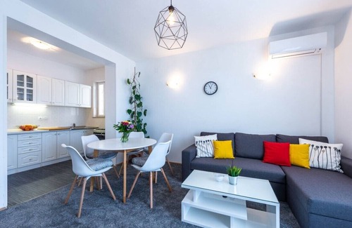 Pile Apartment | 3bedroom apartment near Old Town!