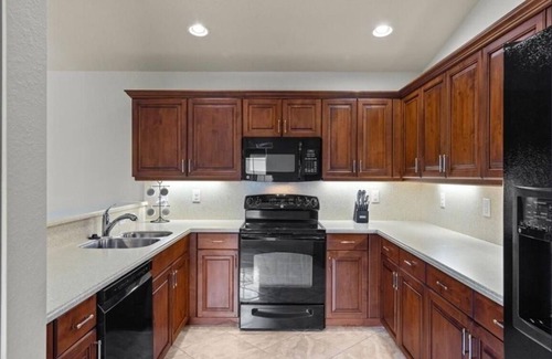 Botanica Lakes House | 3Beds and 2Baths Beautiful and Comfort Home for Your Vacation.