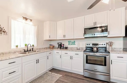 Flowing Well Neighborhood House | 3BR/2BA Cozy Home in awesome Tucson with AC