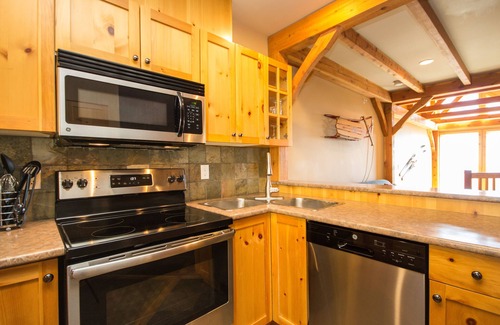 Big White Ski Resort House | 3BR 3 Bath townhouse-private hot tub, ski in skiout