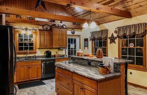 Millmont Cabin | 3BR Cozy Country Cabin w/Hot Tub near Penns Creek